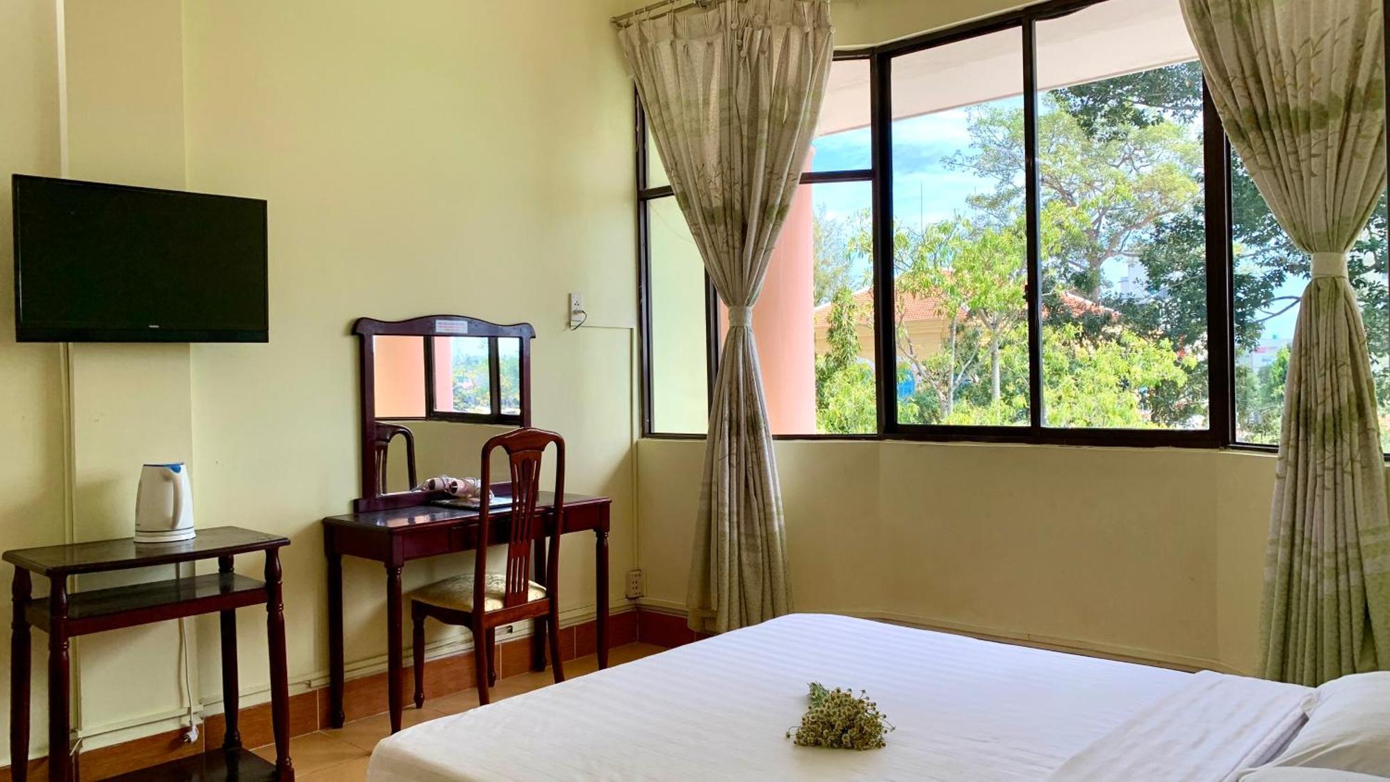 Hung Vuong Hotel Ben Tre Exterior photo