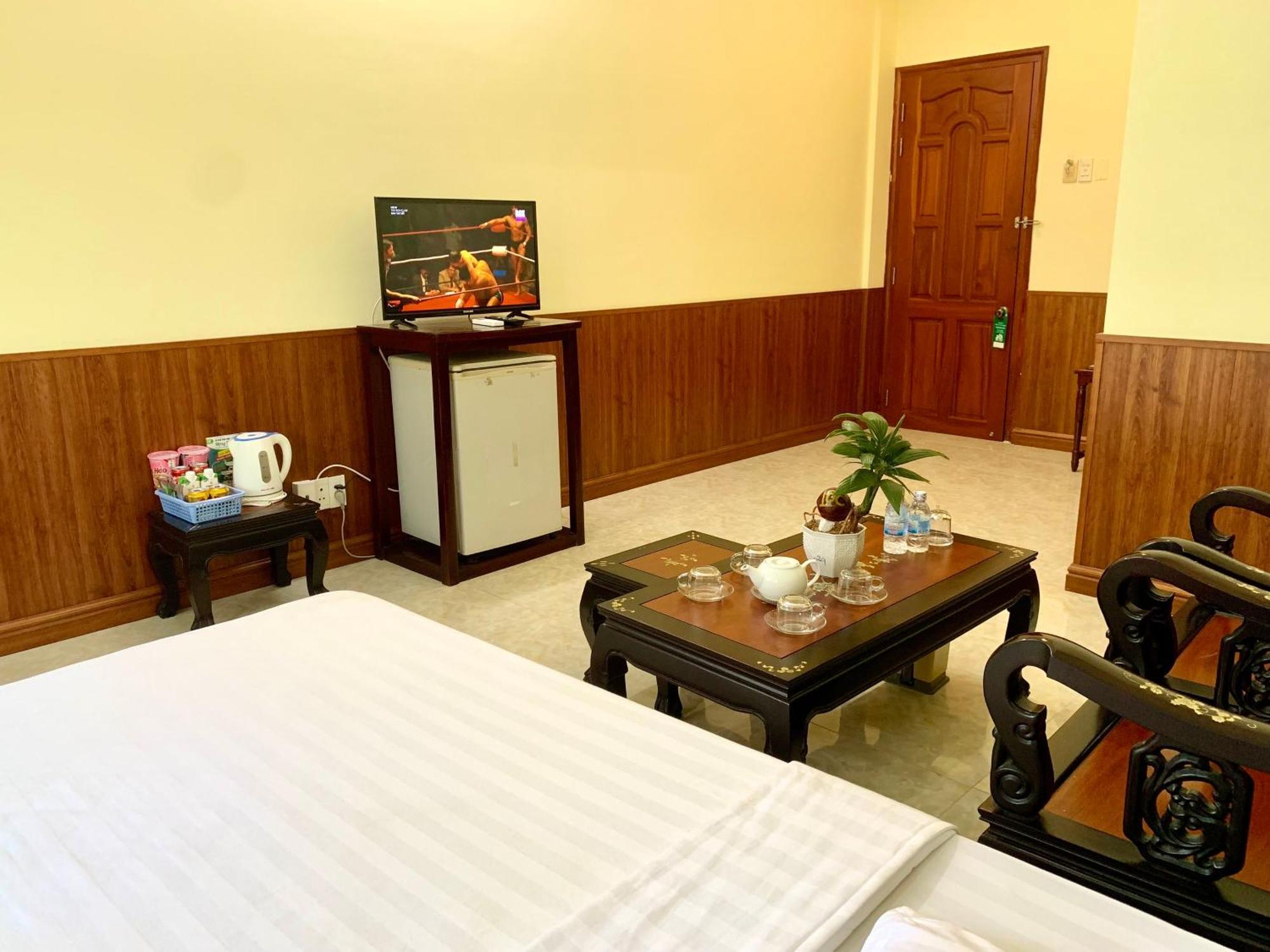 Hung Vuong Hotel Ben Tre Exterior photo