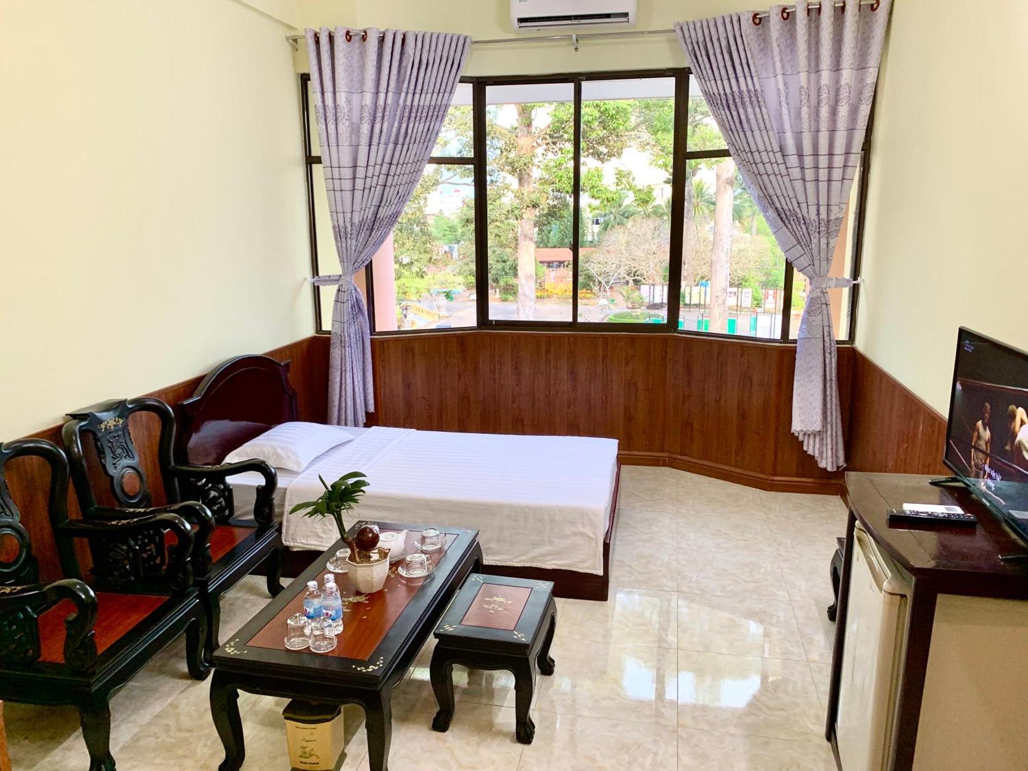 Hung Vuong Hotel Ben Tre Exterior photo