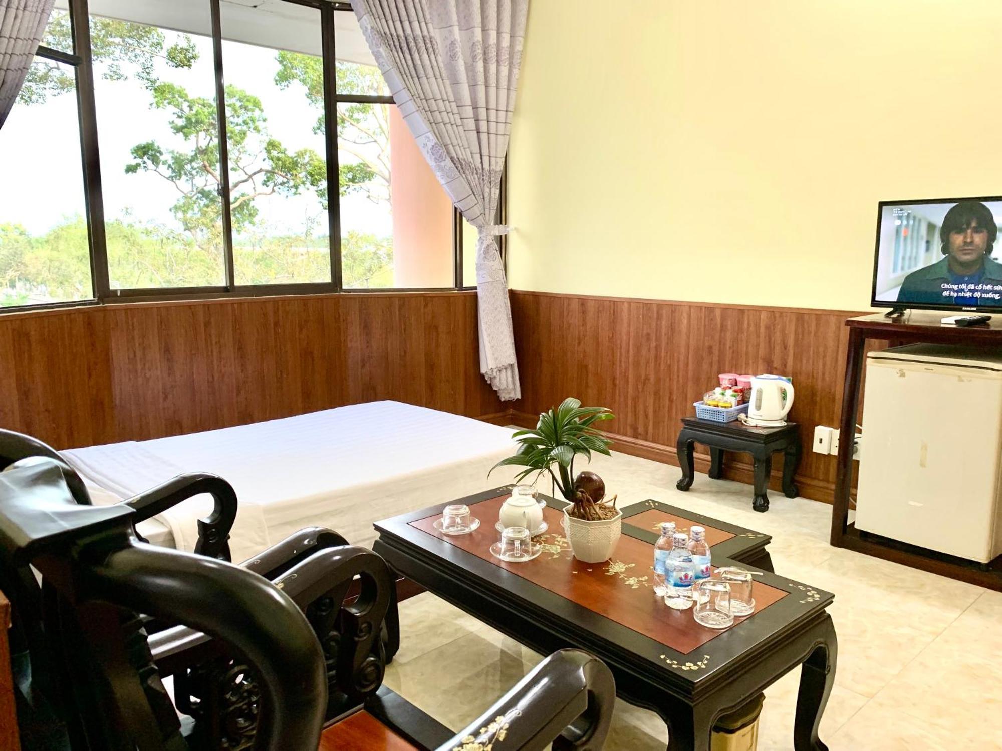 Hung Vuong Hotel Ben Tre Exterior photo